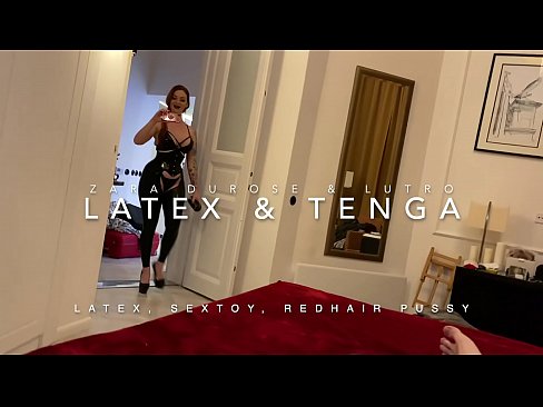 ❤️ Dada wa kambo mwenye kichwa chekundu akiwa amevalia vazi la latex alilobanwa na kaka wa kambo Ngono ❌❤